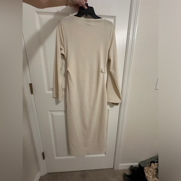 H&M || Cream jersey wrap dress - Picture 4 of 9